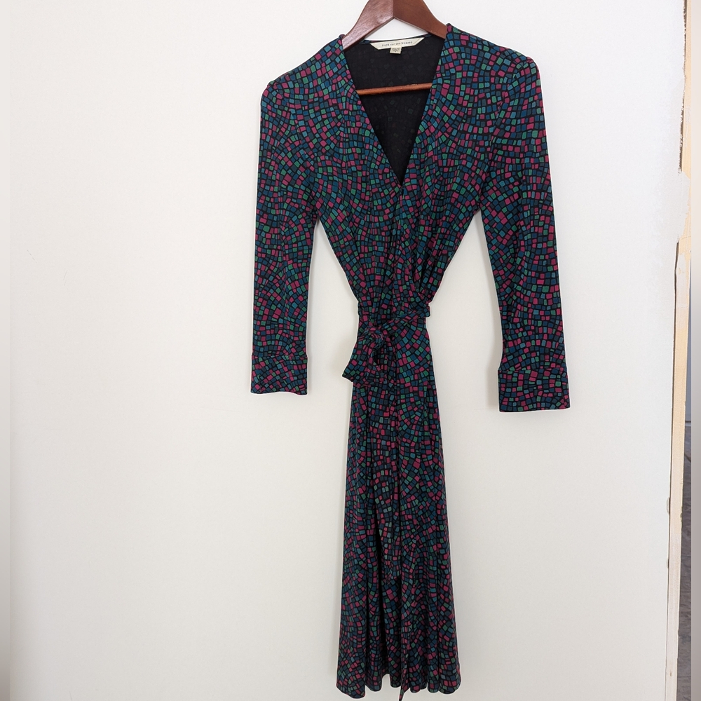Diane Von Furstenberg - Elegant Green and Pink Wrap Dress